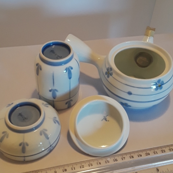 Asian Teapot with cup and saucer - Picture 5 of 6